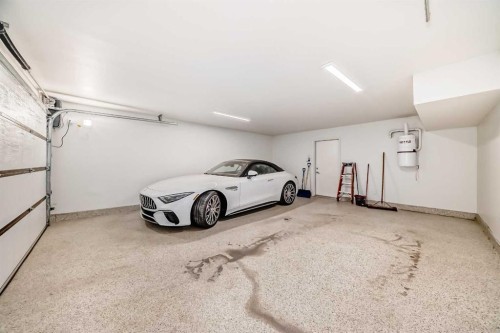 2142 28 Avenue Sw, Calgary, AB - Indoor Photo Showing Garage
