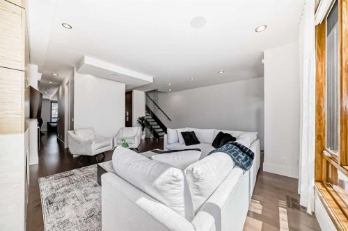 2142 28 Avenue Sw, Calgary, AB - Indoor