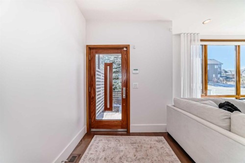 2142 28 Avenue Sw, Calgary, AB - Indoor Photo Showing Other Room