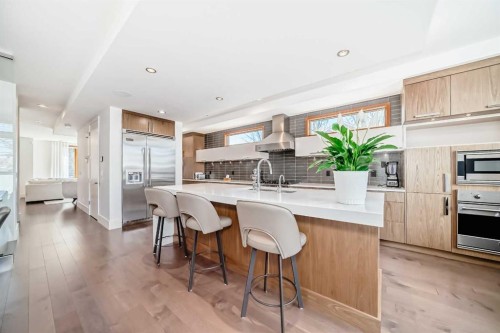2142 28 Avenue Sw, Calgary, AB - Indoor Photo Showing Kitchen
