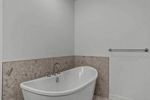 401-1505 Spring Creek Gate, Canmore, AB - Indoor Photo Showing Bathroom