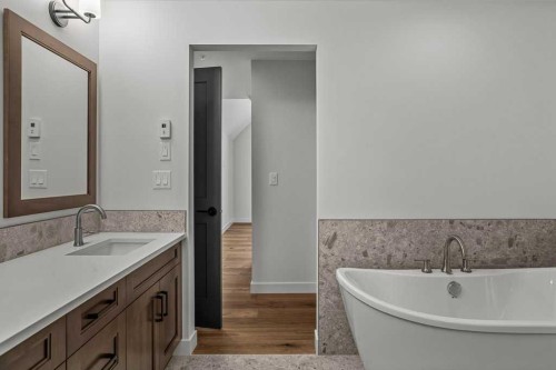 401-1505 Spring Creek Gate, Canmore, AB - Indoor Photo Showing Bathroom