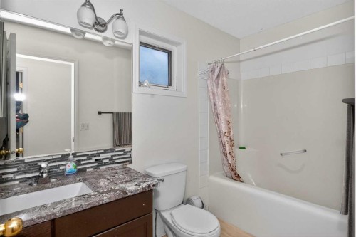 119 Taravista Drive Ne, Calgary, AB - Indoor Photo Showing Bathroom