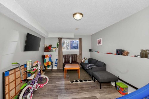119 Taravista Drive Ne, Calgary, AB - Indoor Photo Showing Living Room