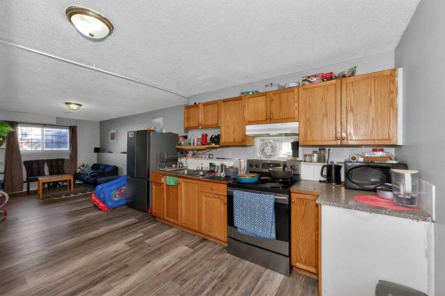 119 Taravista Drive Ne, Calgary, AB - Indoor Photo Showing Kitchen