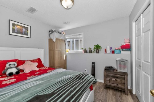 119 Taravista Drive Ne, Calgary, AB - Indoor Photo Showing Bedroom