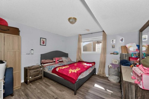 119 Taravista Drive Ne, Calgary, AB - Indoor Photo Showing Bedroom