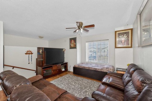 119 Taravista Drive Ne, Calgary, AB - Indoor Photo Showing Living Room