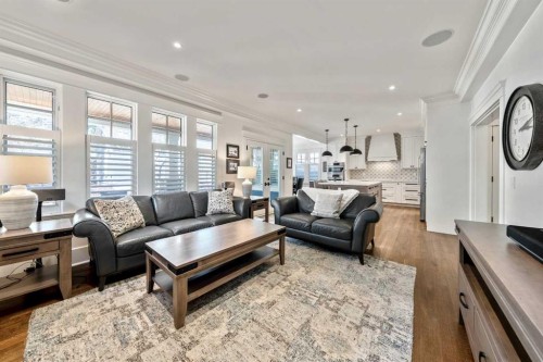 2022 32 Avenue Sw, Calgary, AB - Indoor Photo Showing Living Room