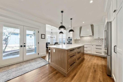 2022 32 Avenue Sw, Calgary, AB - Indoor Photo Showing Kitchen With Upgraded Kitchen
