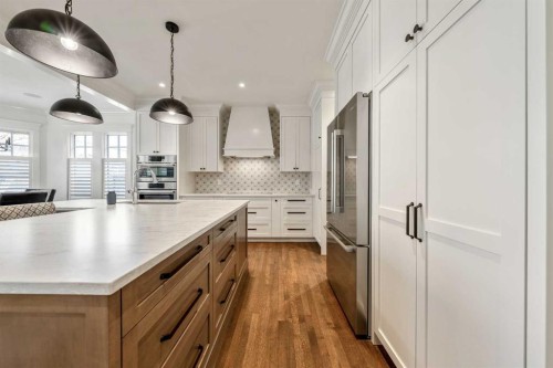 2022 32 Avenue Sw, Calgary, AB - Indoor Photo Showing Kitchen With Upgraded Kitchen