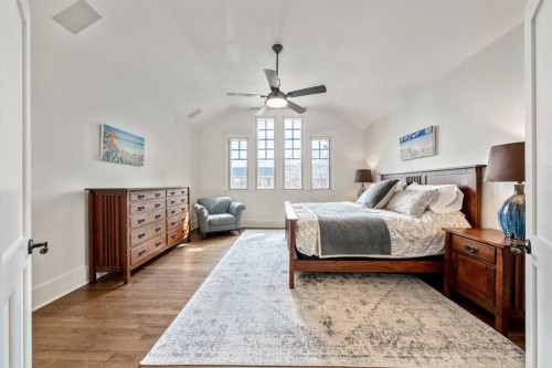 2022 32 Avenue Sw, Calgary, AB - Indoor Photo Showing Bedroom