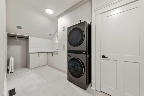 2022 32 Avenue Sw, Calgary, AB - Indoor Photo Showing Laundry Room