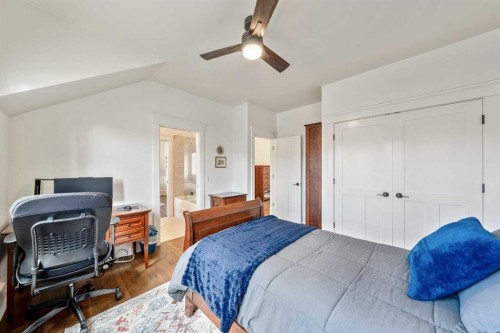 2022 32 Avenue Sw, Calgary, AB - Indoor Photo Showing Bedroom