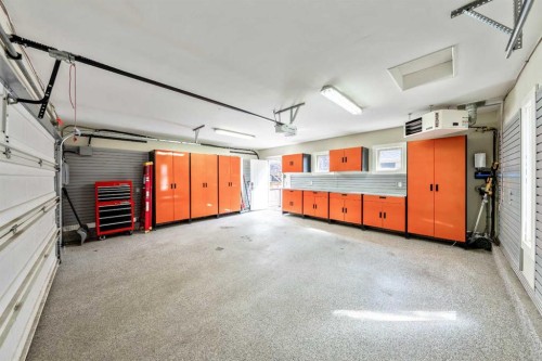 2022 32 Avenue Sw, Calgary, AB - Indoor Photo Showing Garage