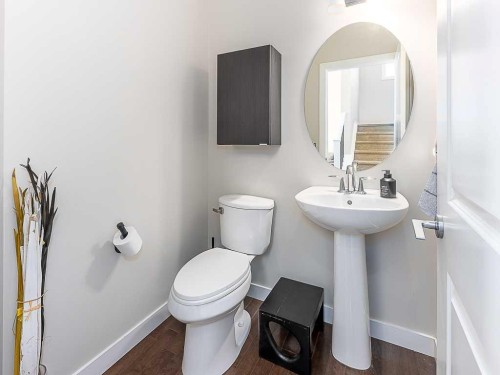 608 Evansborough Way Nw, Calgary, AB - Indoor Photo Showing Bathroom