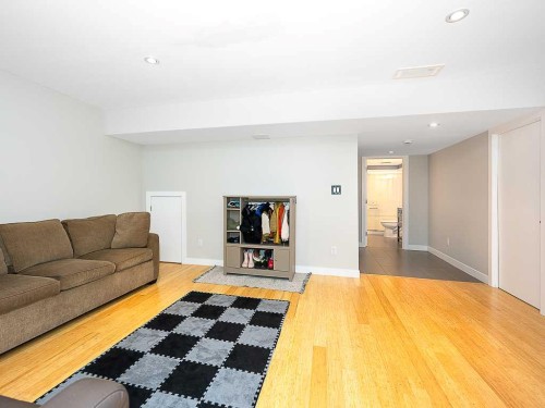 608 Evansborough Way Nw, Calgary, AB - Indoor Photo Showing Living Room