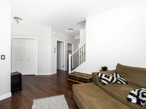 608 Evansborough Way Nw, Calgary, AB - Indoor Photo Showing Other Room