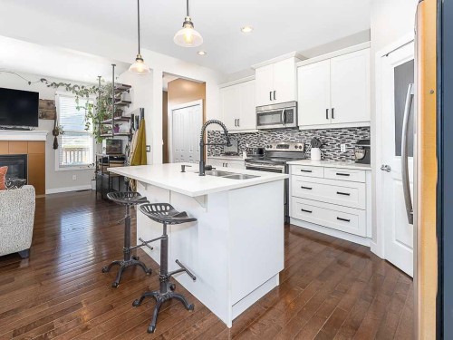 608 Evansborough Way Nw, Calgary, AB - Indoor Photo Showing Kitchen With Double Sink With Upgraded Kitchen