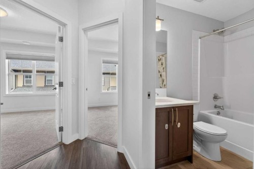12 Evanscrest Gardens Nw, Calgary, AB - Indoor Photo Showing Bathroom