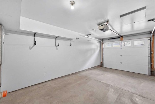 12 Evanscrest Gardens Nw, Calgary, AB - Indoor Photo Showing Garage
