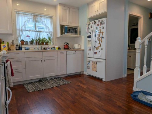 76 Martindale Close Ne, Calgary, AB - Indoor Photo Showing Kitchen
