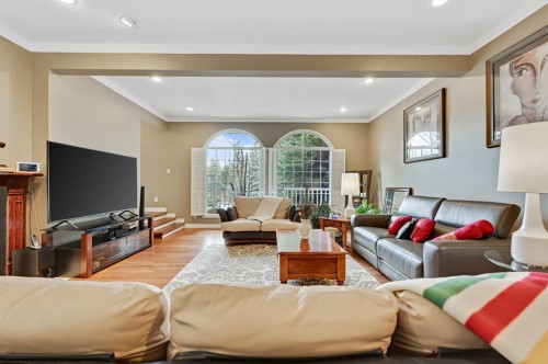 2706 Marquette Street Sw, Calgary, AB - Indoor Photo Showing Living Room