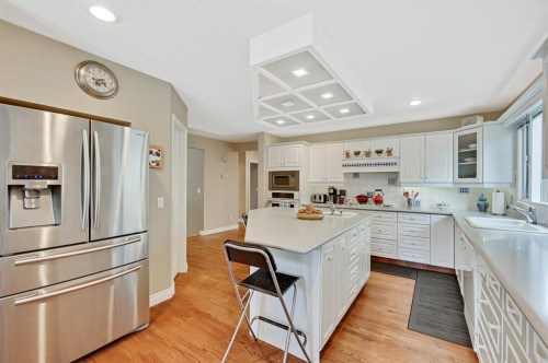 2706 Marquette Street Sw, Calgary, AB - Indoor Photo Showing Kitchen