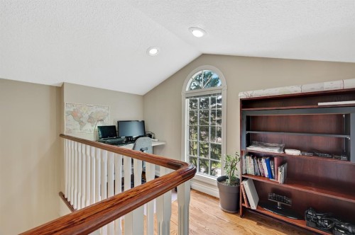 2706 Marquette Street Sw, Calgary, AB - Indoor Photo Showing Other Room