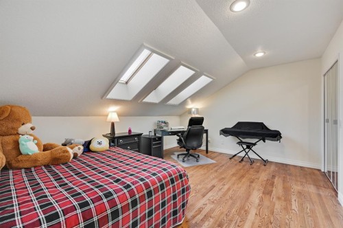 2706 Marquette Street Sw, Calgary, AB - Indoor Photo Showing Bedroom