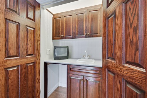 2706 Marquette Street Sw, Calgary, AB - Indoor