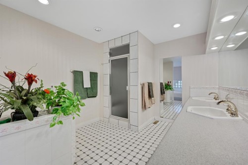 2706 Marquette Street Sw, Calgary, AB - Indoor Photo Showing Bathroom