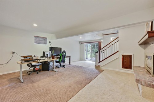 2706 Marquette Street Sw, Calgary, AB - Indoor Photo Showing Office