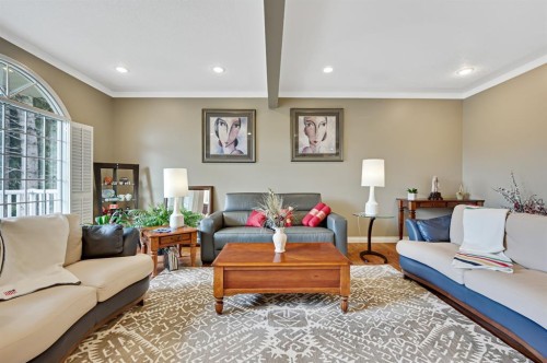 2706 Marquette Street Sw, Calgary, AB - Indoor Photo Showing Living Room