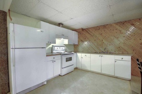 164 Faldale Close Ne, Calgary, AB - Indoor Photo Showing Kitchen