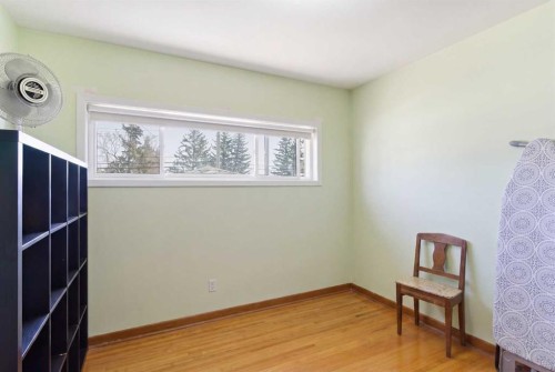 200 Hendon Drive Nw, Calgary, AB - Indoor Photo Showing Other Room