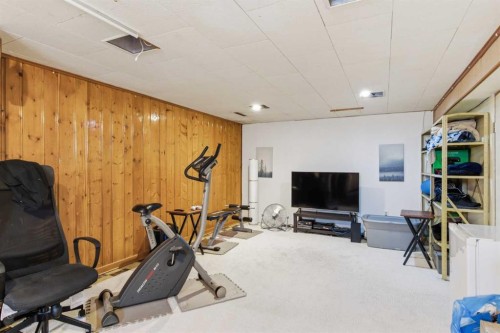 200 Hendon Drive Nw, Calgary, AB - Indoor Photo Showing Gym Room
