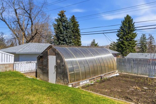 200 Hendon Drive Nw, Calgary, AB - Outdoor