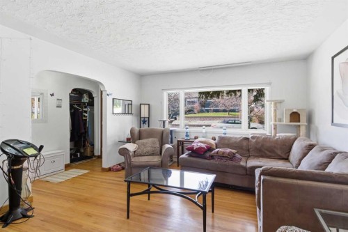 200 Hendon Drive Nw, Calgary, AB - Indoor Photo Showing Living Room