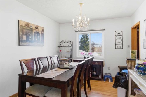 200 Hendon Drive Nw, Calgary, AB - Indoor Photo Showing Dining Room