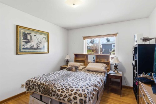 200 Hendon Drive Nw, Calgary, AB - Indoor Photo Showing Bedroom