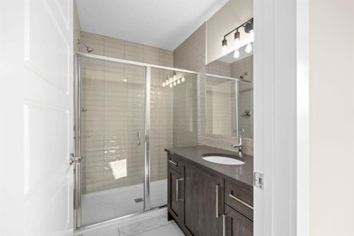 376 Sora Boulevard Se, Calgary, AB - Indoor Photo Showing Bathroom