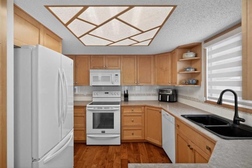 28 Deercross Way Se, Calgary, AB - Indoor Photo Showing Kitchen With Double Sink