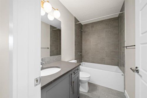 652 Sora Boulevard Se, Calgary, AB - Indoor Photo Showing Bathroom