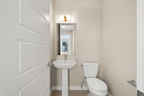 652 Sora Boulevard Se, Calgary, AB - Indoor Photo Showing Bathroom
