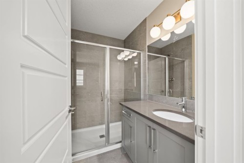 652 Sora Boulevard Se, Calgary, AB - Indoor Photo Showing Bathroom