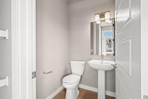 656 Sora Boulevard Se, Calgary, AB - Indoor Photo Showing Bathroom