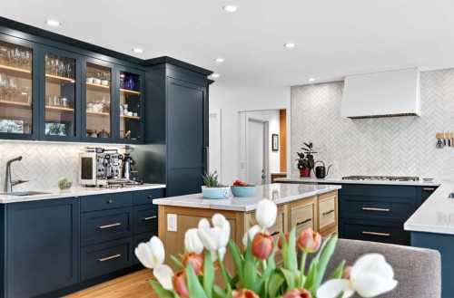 8932 Baylor Crescent Sw, Calgary, AB - Indoor Photo Showing Kitchen With Upgraded Kitchen