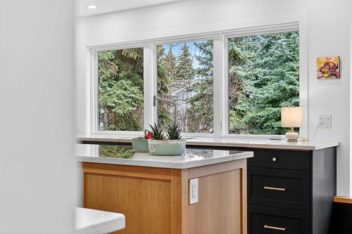 8932 Baylor Crescent Sw, Calgary, AB - Indoor Photo Showing Other Room