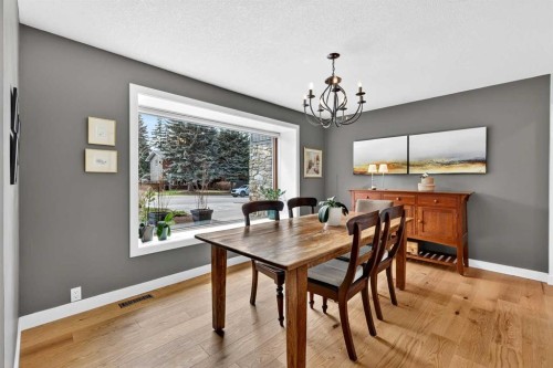 8932 Baylor Crescent Sw, Calgary, AB - Indoor Photo Showing Dining Room